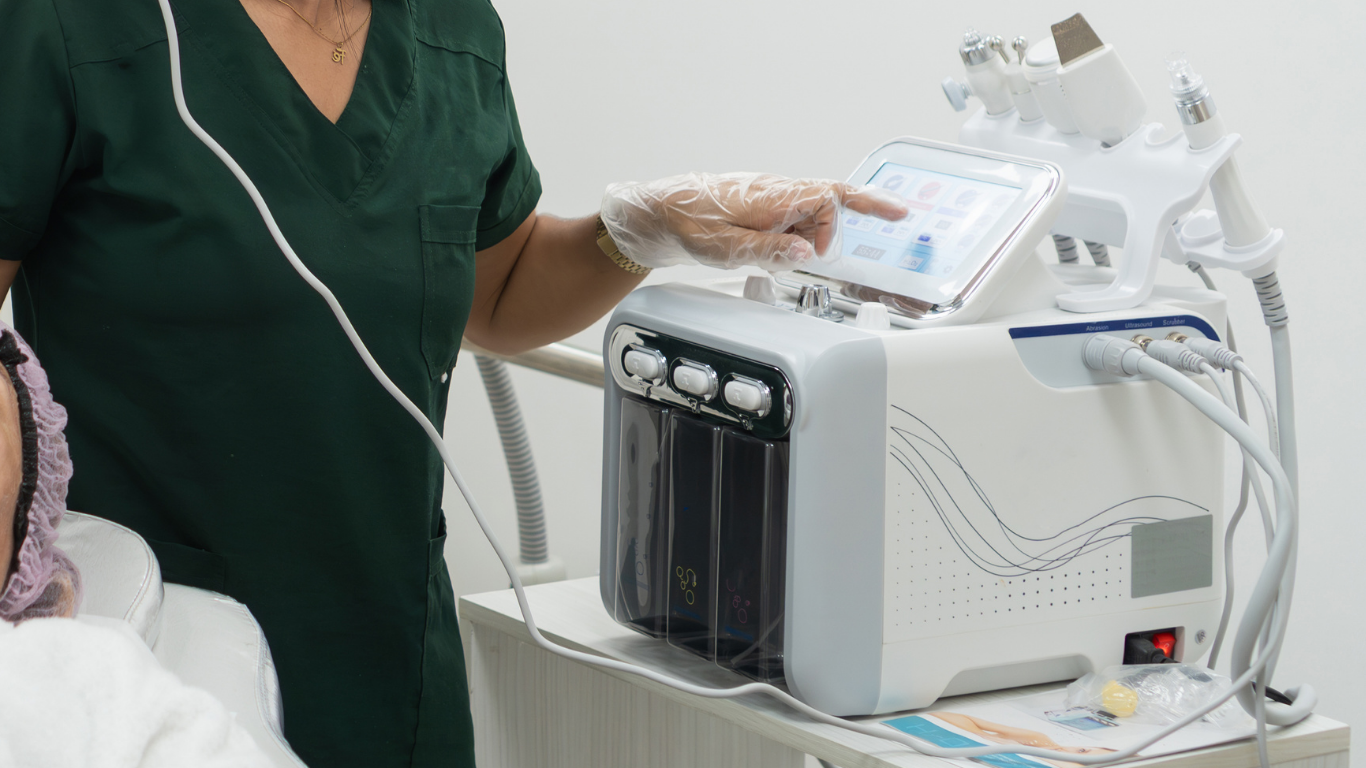La importancia del mantenimiento y refacciones en tus equipos de aparatología estética